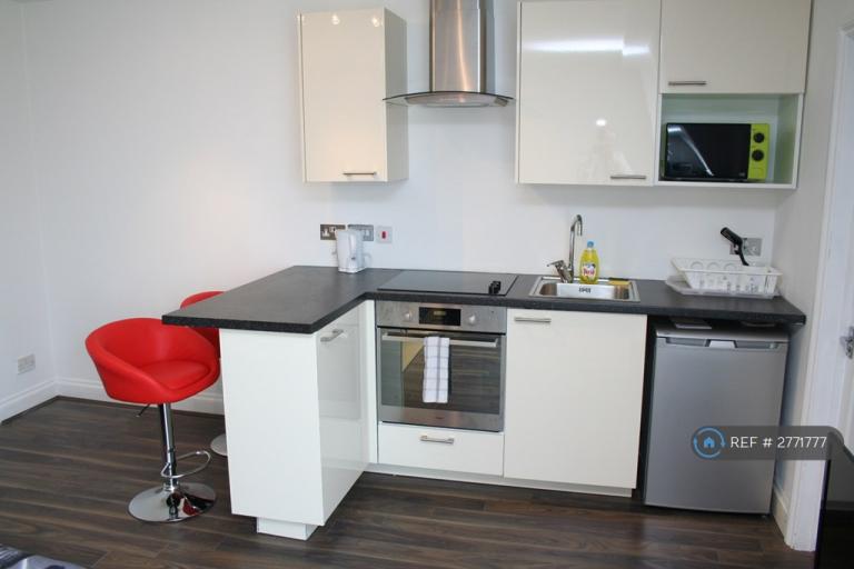 Studio flat in Finchley Road, London, NW3 (#2771777)