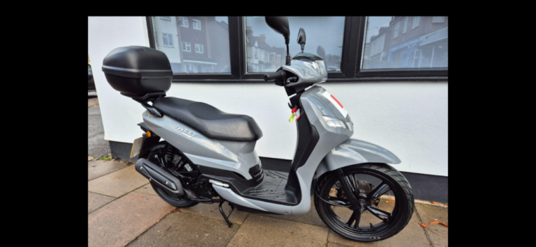 Peugeot TWEET 125 Honda xmax 2022 low mileage scooter 1 owner