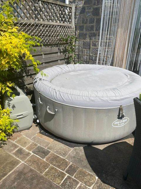 LAZYSPA with pump and cover
