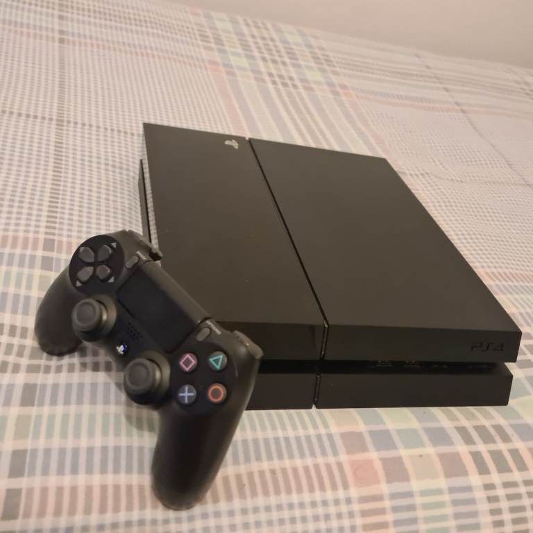 🎮 PlayStation 4 (PS4) Bundle – Good Condition (Read description)
