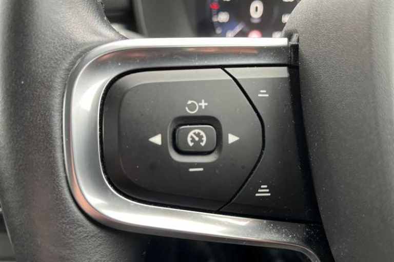 2020 Volvo XC40 2.0 D4 Inscription Pro SUV 5dr Diesel Auto AWD Euro 6 (s/s) (190 ps) SUV Diesel A...