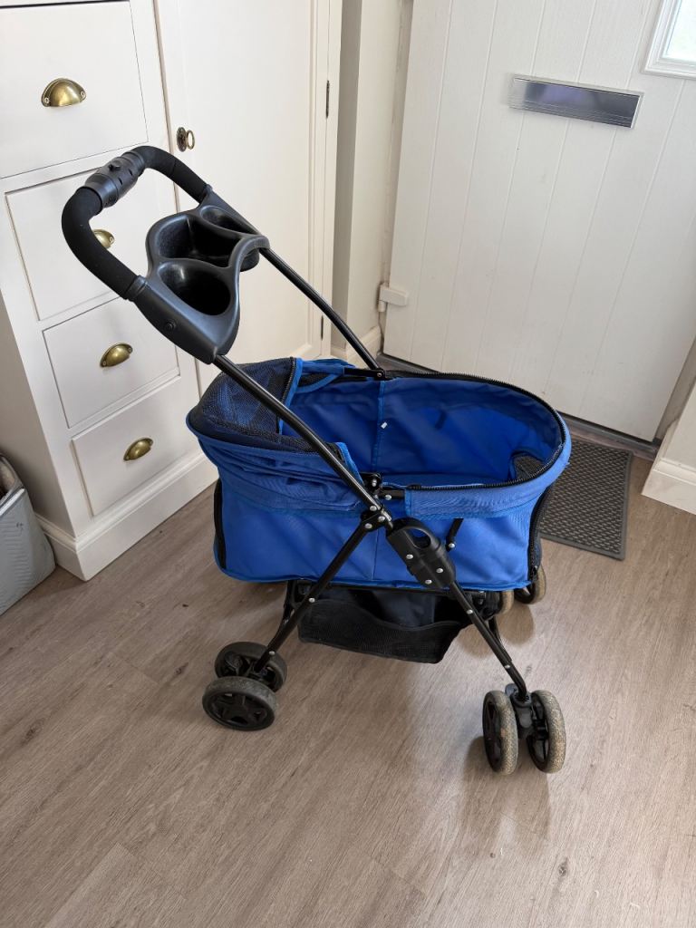 Dog pushchair 