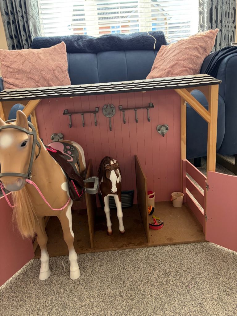Our Generation Stable with horses and dolls