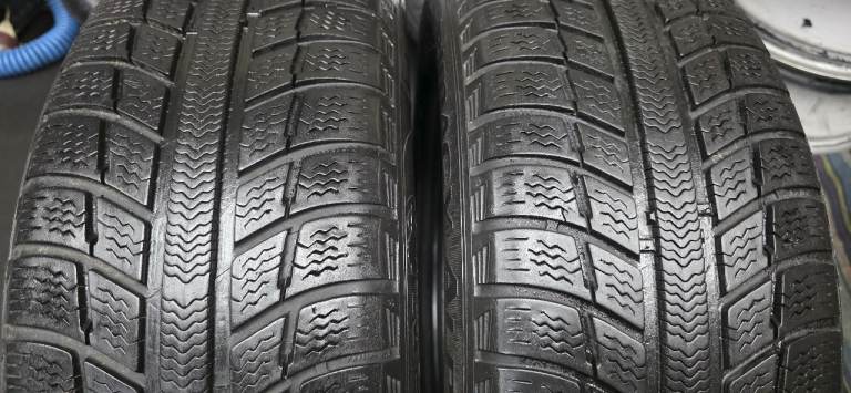 205 60 16  2 x tyres Michelin Primacy Alpin