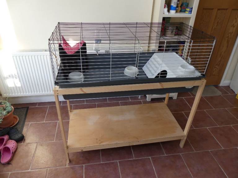 Ferplast 120 Guniea Pig or Rabbit cage + stand