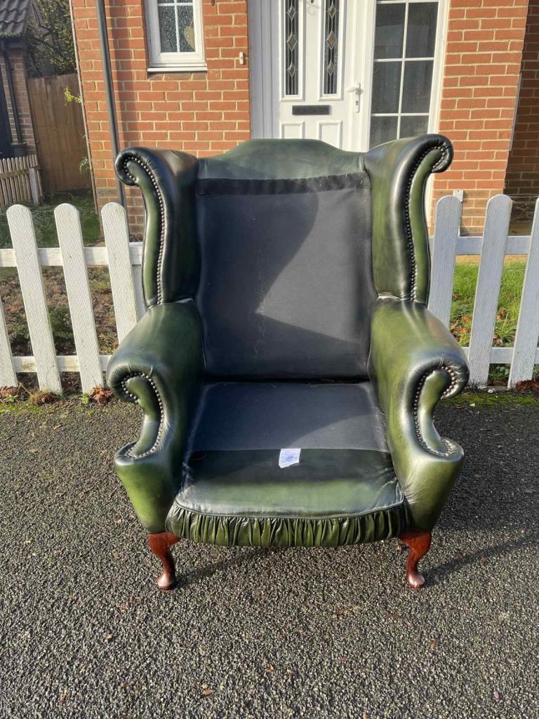 Lovely Dark Green Leather Chesterfield Queen Anne Wing Back Chair