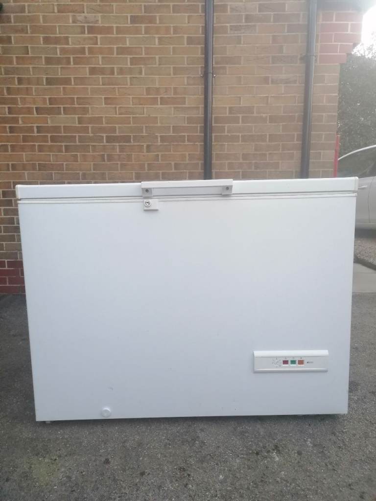 FREEZER CHEST FREEZER LARGE 315 LITRE CAPACITY HOTPOINT CAN DELIVER £260