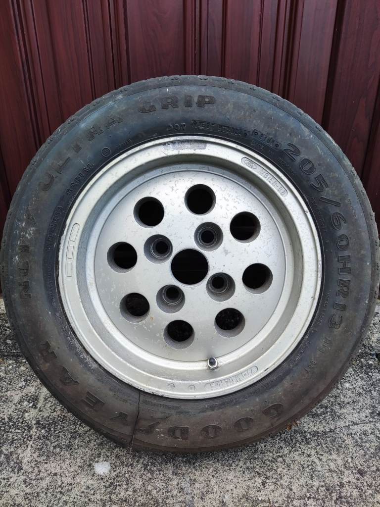 Ford Capri 2.8i Alloy wheel 