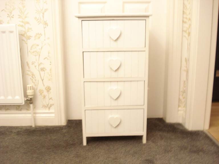 White Chest of 4 Drawers with Heart Handles –excellent condition