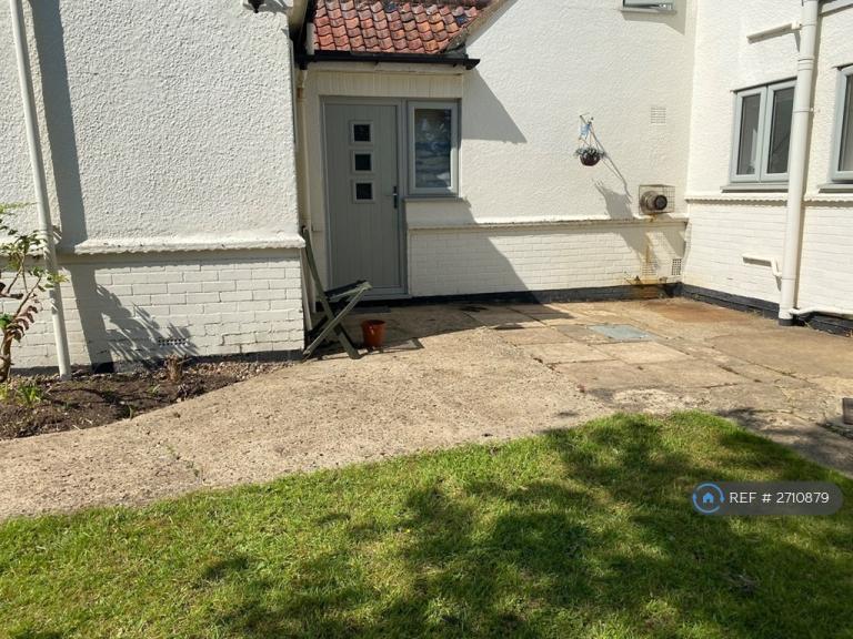 1 bedroom house in Norwich Street, Hingham, NR9 (1 bed) (#2710879)