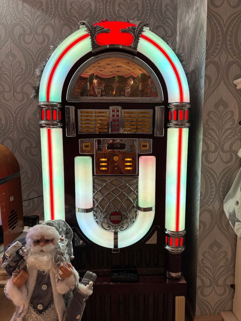 Large Jukebox Can hold 6 CDs 