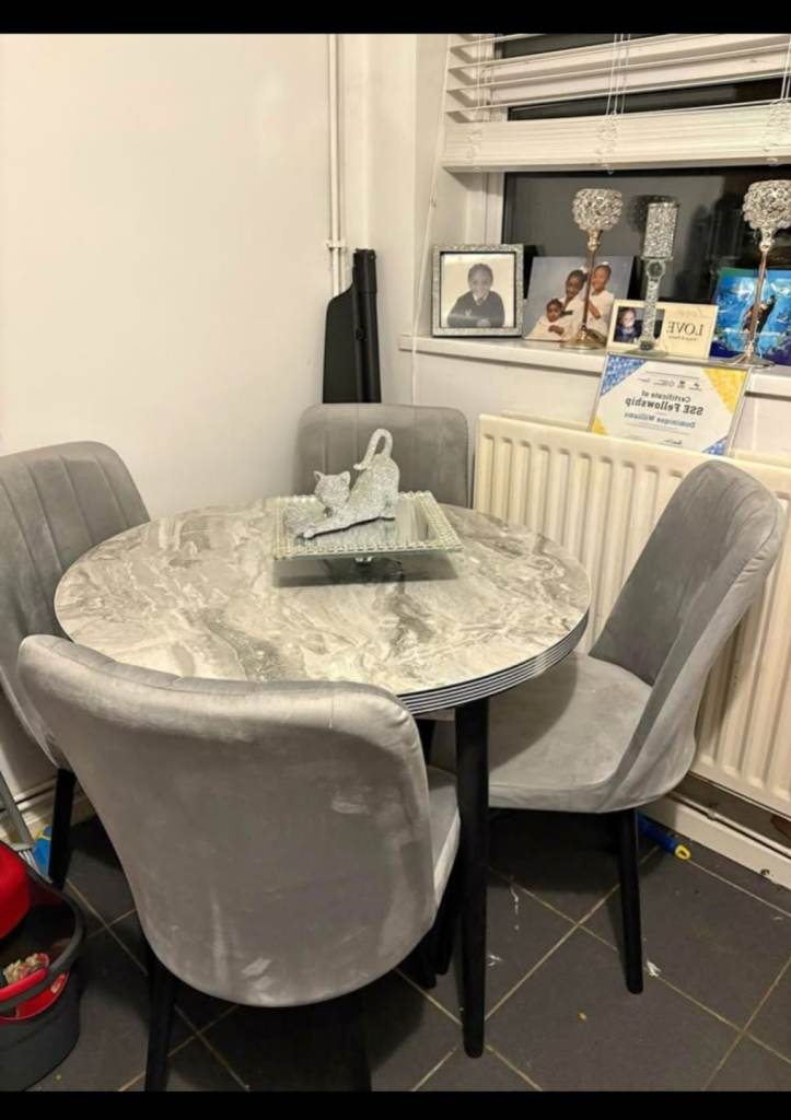 Modern Round Dining Table with 4 Velvet Chairs – Grey Marble Effect – Free UK Delivery