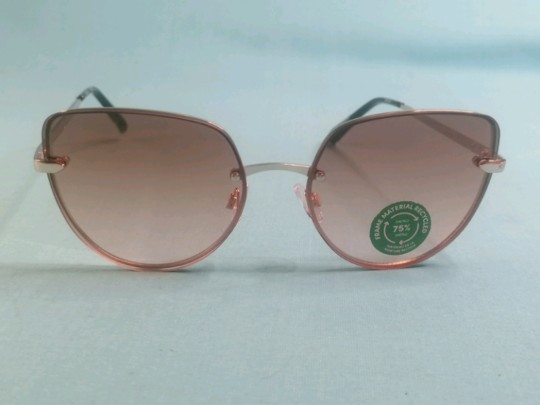 Brand new Women's Sunglass. 100% UV protection. 