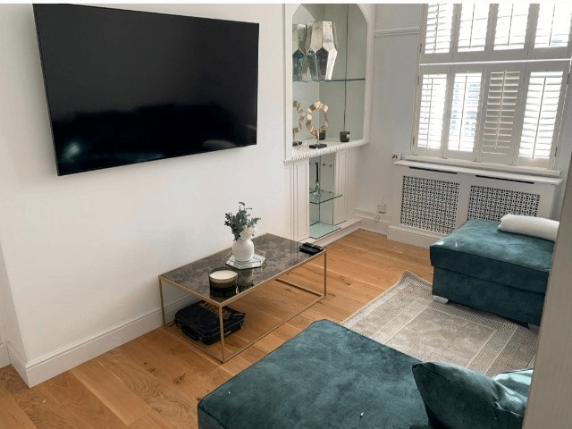 One Bedroom, 3rd Floor. Kings Road - SW10 0TT