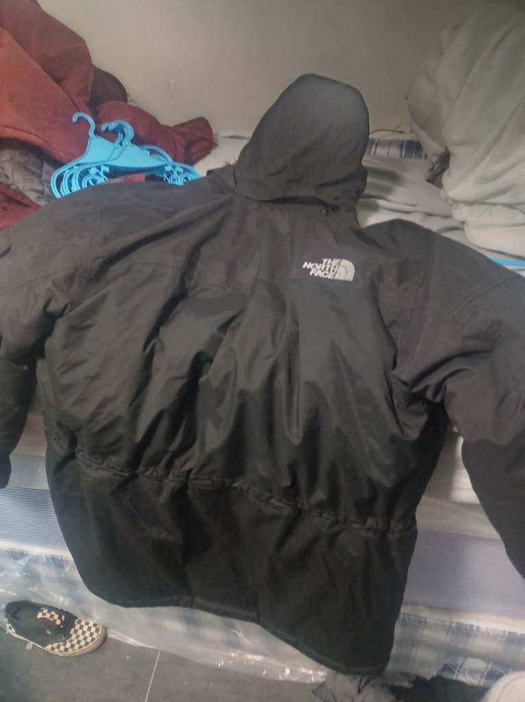 The North Face Black Puffer Jacket – Good Condition