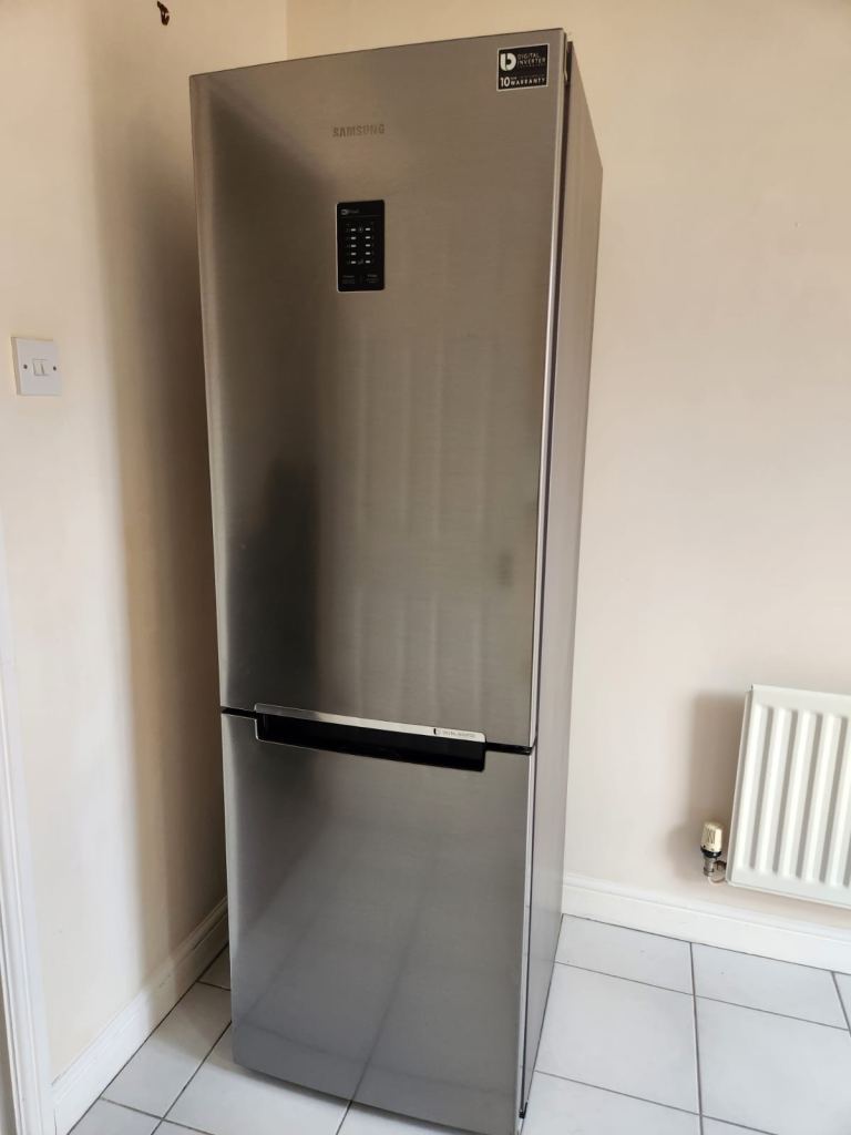 Samsung Fridge Freezer – Silver, Good Condition