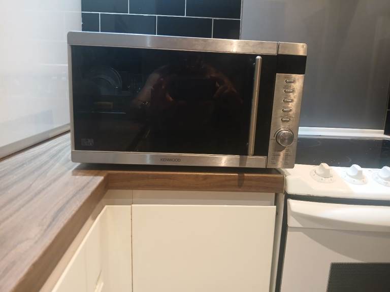 Kenwood K20MSS10 Microwave Oven - Good Condition