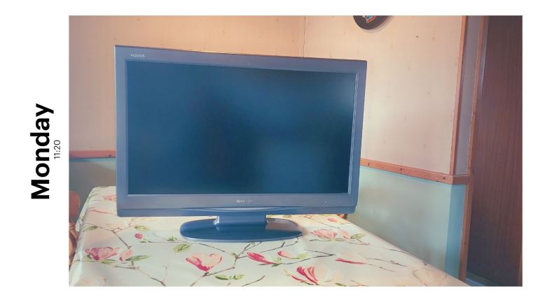 Sharp Aquos TV  70cm x 15cm