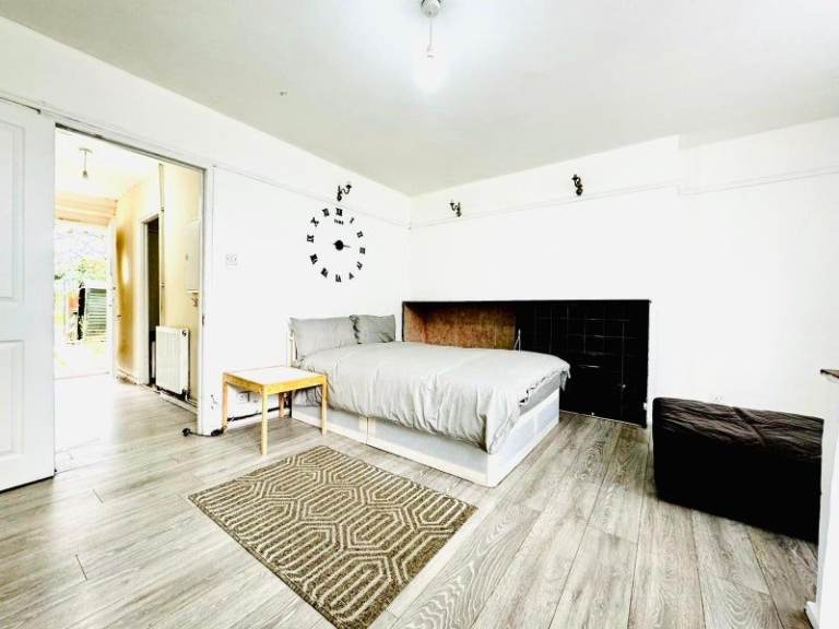 🏡 Dazzling Refurbished Four Rooms | Limehouse E1 London | 4 Rooms Available 🤍