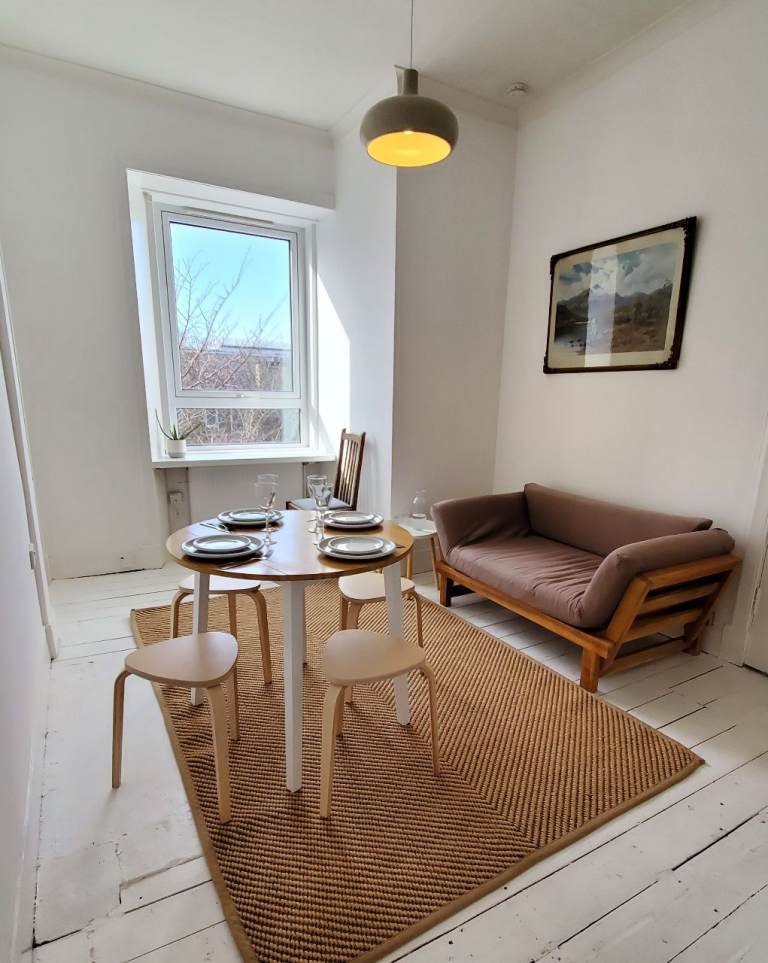 Bright and Spacious 1 bedroom top floor flat in Gorgie