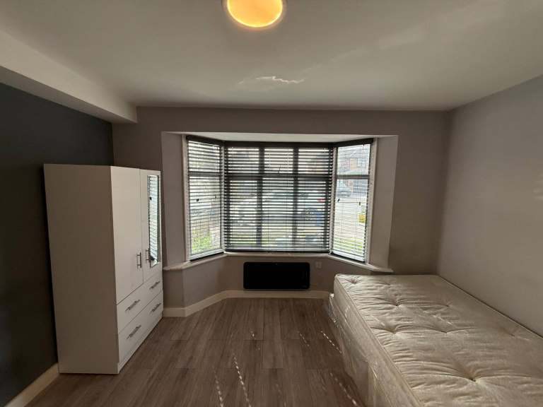 BENEFITS ACCEPTED - Studio Flat Available in Hayes Hillingdon UB3