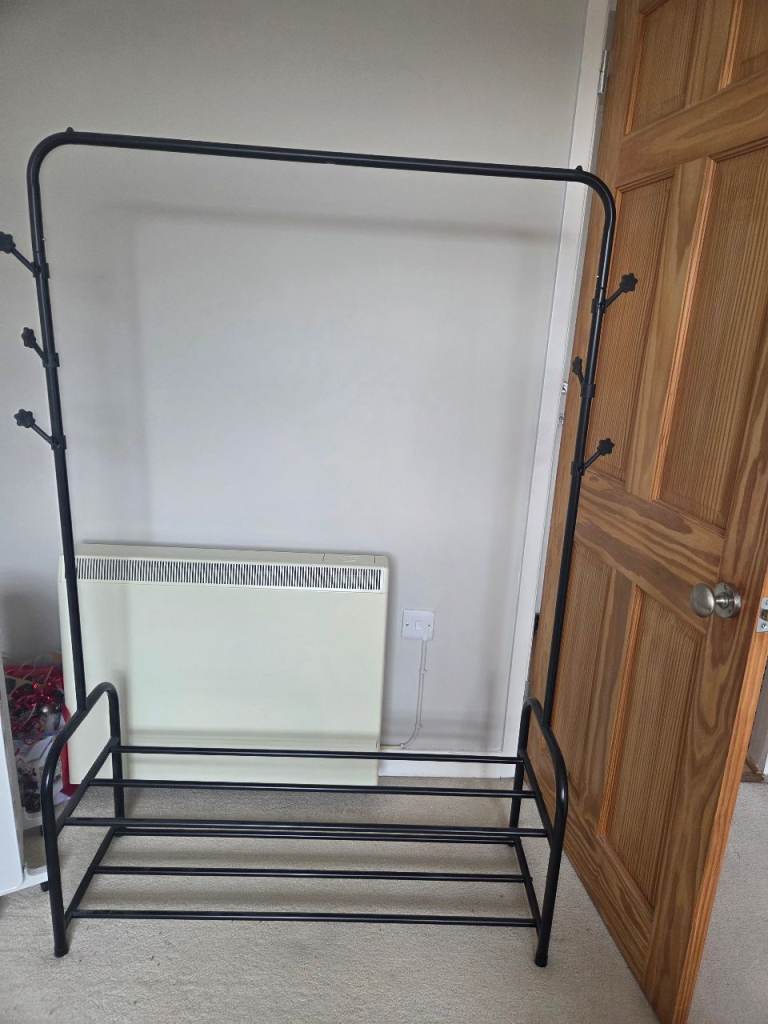 Clothes rail