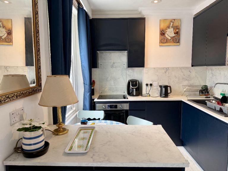 Central London flat, all bills included
