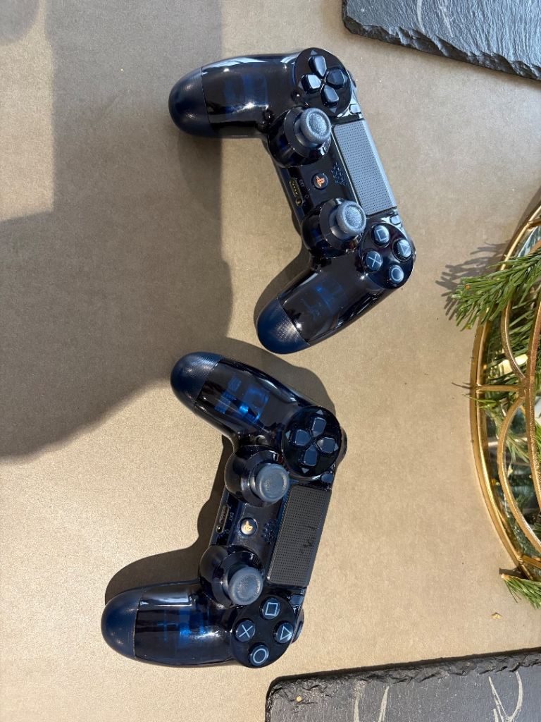 PS4 500 million Controllers