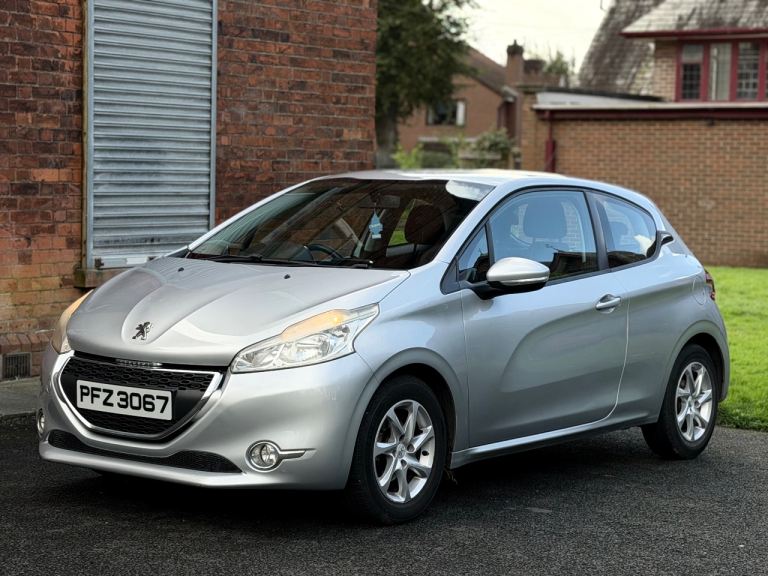 Peugeot, 208, Hatchback, 2013, Manual, 1199 (cc), 3 doors
