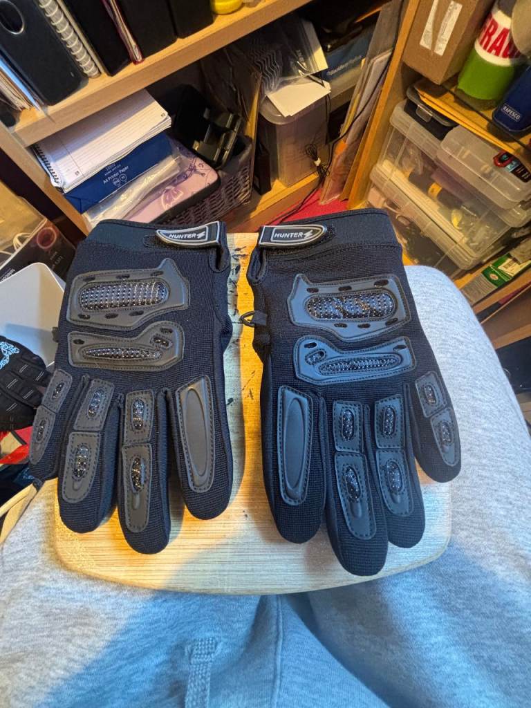 Hunter Class ladies motorcycle gloves, black, size M, never worn, good condition