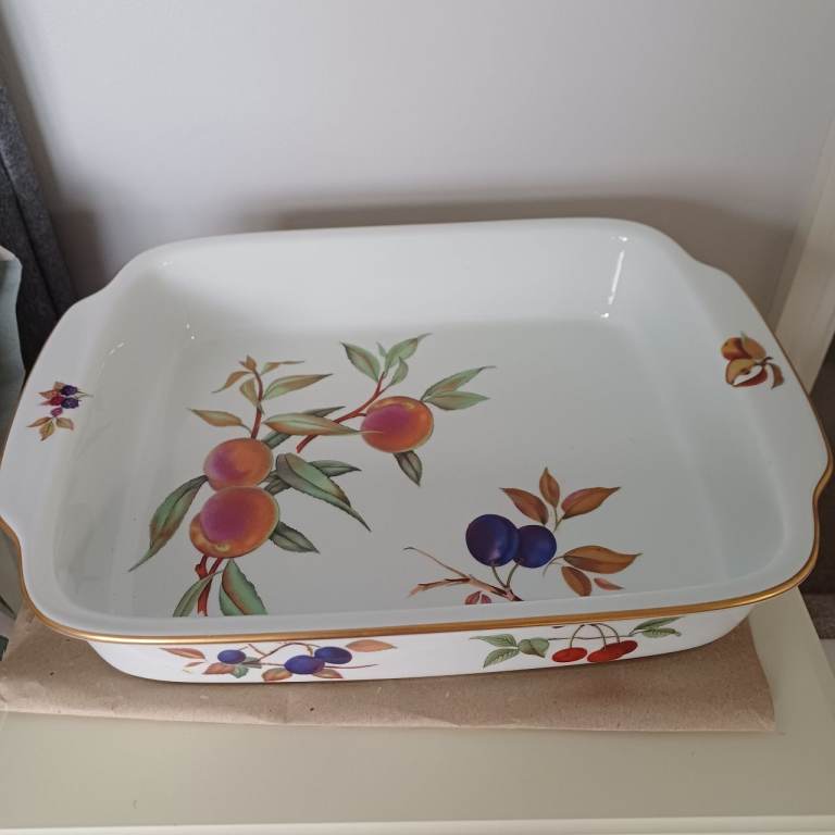 *REDUCED* Royal Worcester Evesham Gold Baking Dish c1961