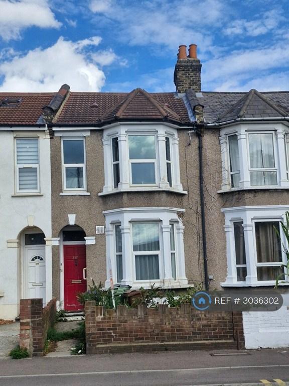 1 bedroom flat in Church Road, London, E10 (1 bed) (#3036302)
