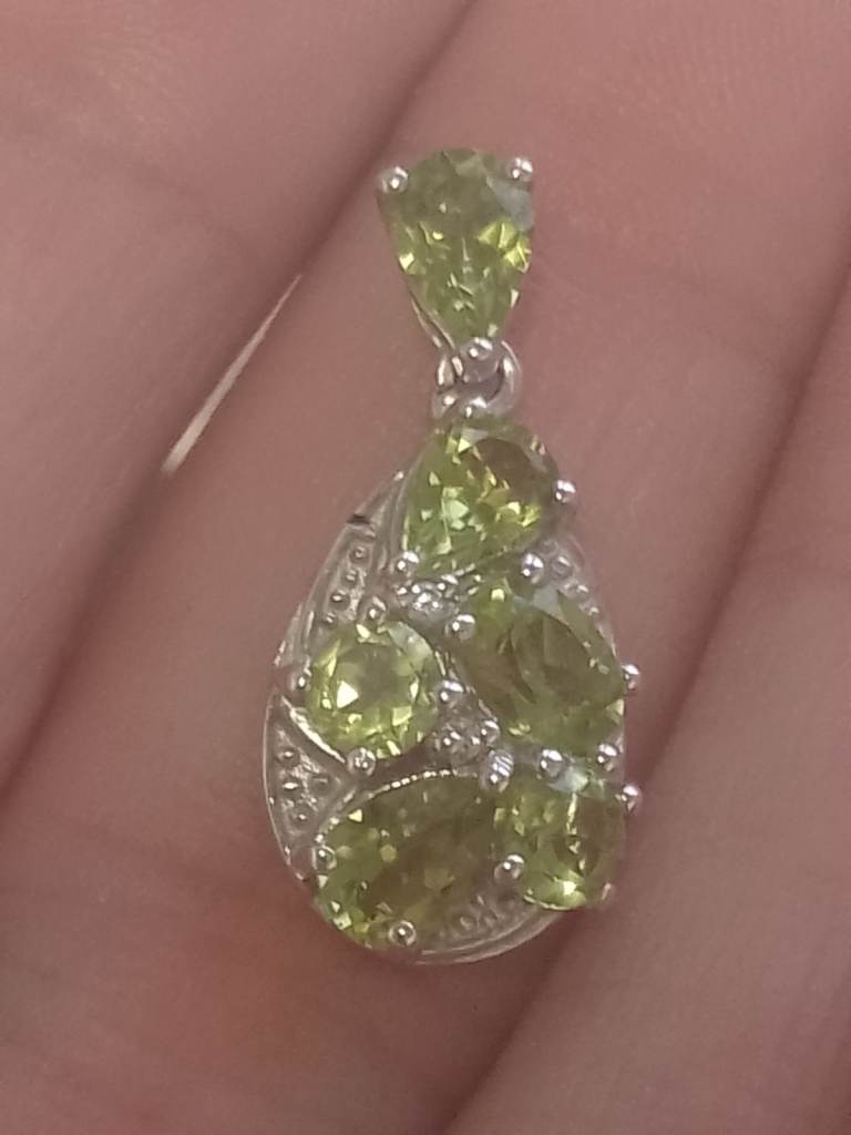 AA CERTIFIED HEBEI PERIDOT PENDANT BRAND NEW PLATINUM OVERLAY STERLING SILVER 