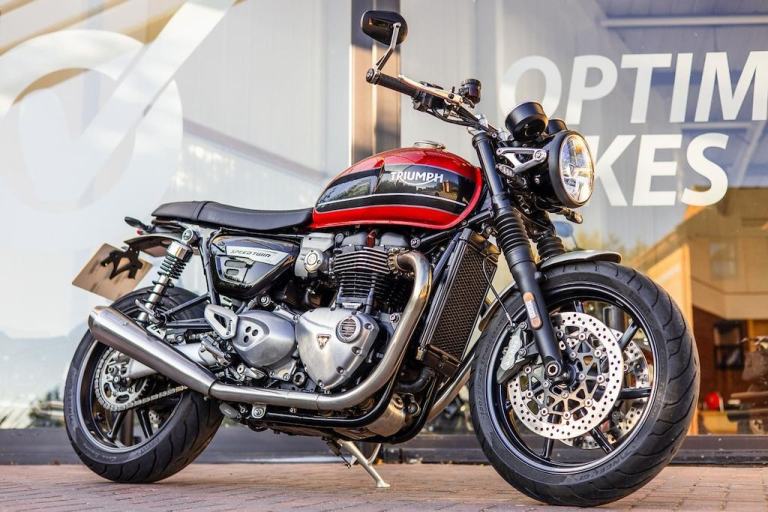 Triumph Speed Twin VANCE & HINES ! STUNNING