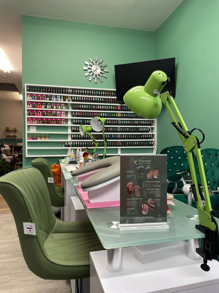 NAIL STATION/BEAUTY ROOM in a well equipped salon for RENT 