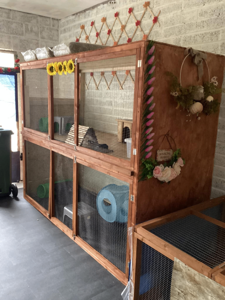 Large hutch