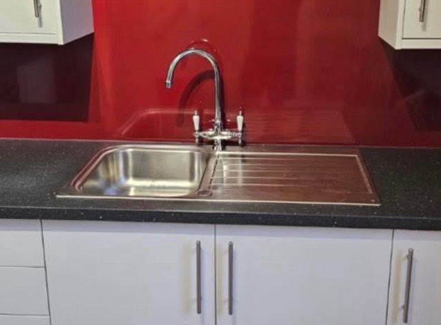 Stainless Steel Kitchen Sink with Mixer Tap – Very Good Condition