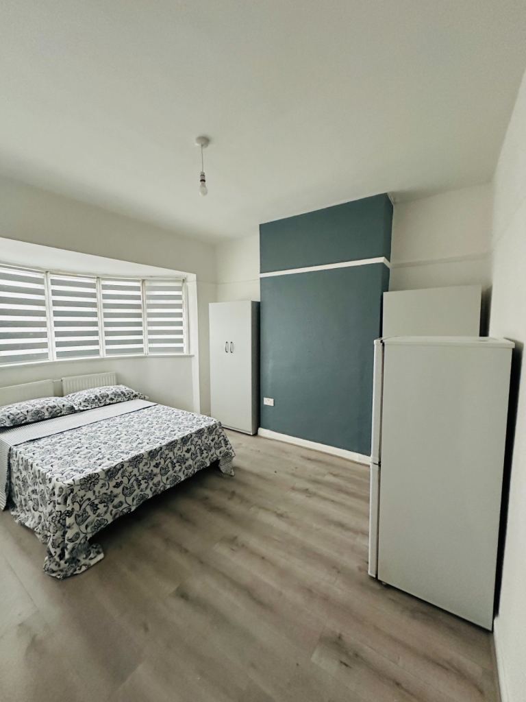 🌿Massive Double Room Available – Tottenham Hale📍 Available for immediate move!!