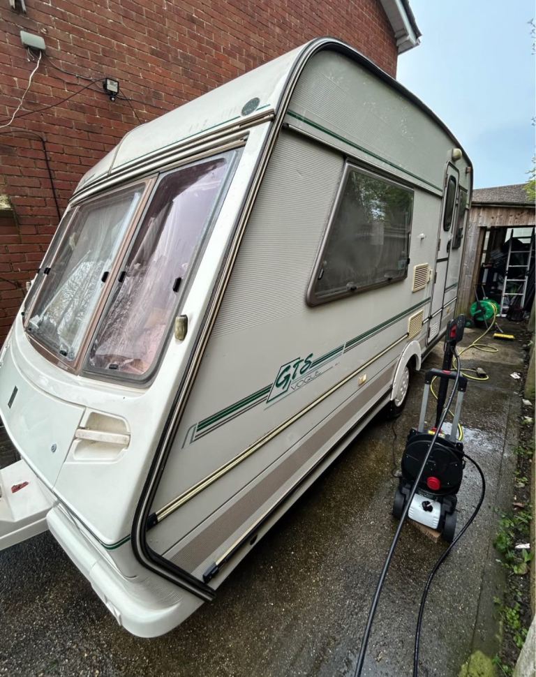 Abbey GTS VOGUE 212 2 berth no damp! Caravan