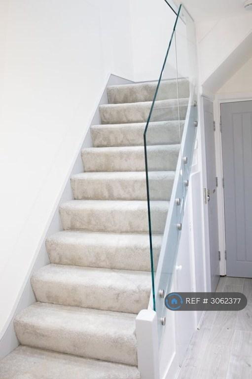 1 bedroom in Westrow Drive, Barking, IG11 (#3062377)