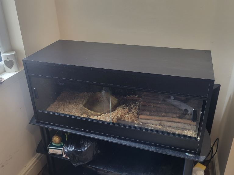 3ft viv like new 