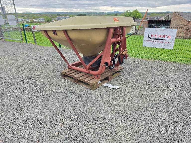 Tractor three point linkage Abbey wagtail fertiliser spreader 