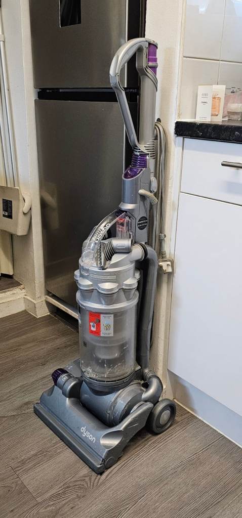 DYSON DC14 UPRIGHT VACUUM CLEANER WITH TOOLS