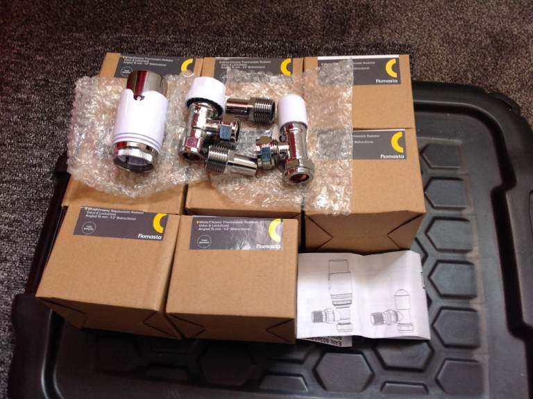 BRAND NEW CENTRAL HEATING THERMOSTATIC Radiator valve sets 