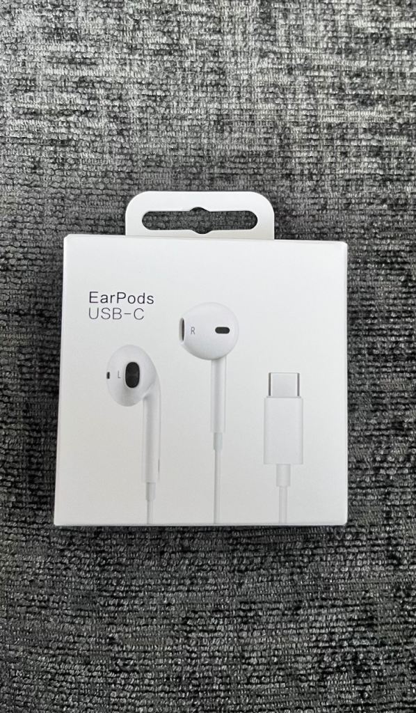 Brand New White Wired USB-C Earbuds with Built-in Mic
