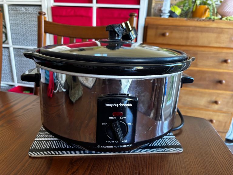 Slow cooker