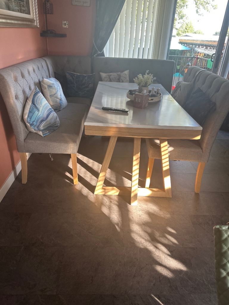Table and chairs 