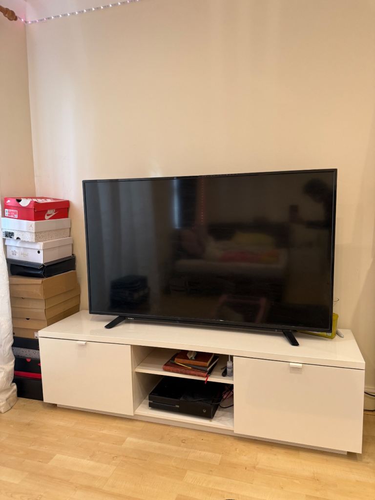 Toshiba TV 58 inches with or without TV stand