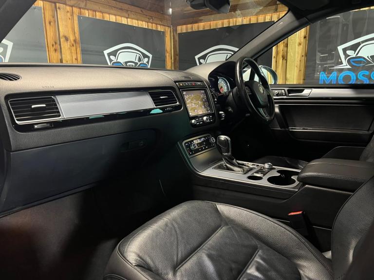 2017 Volkswagen Touareg 3.0 TDI V6 BlueMotion Tech R-Line Tiptronic 4WD Euro 6 (s/s) 5dr ESTATE D...