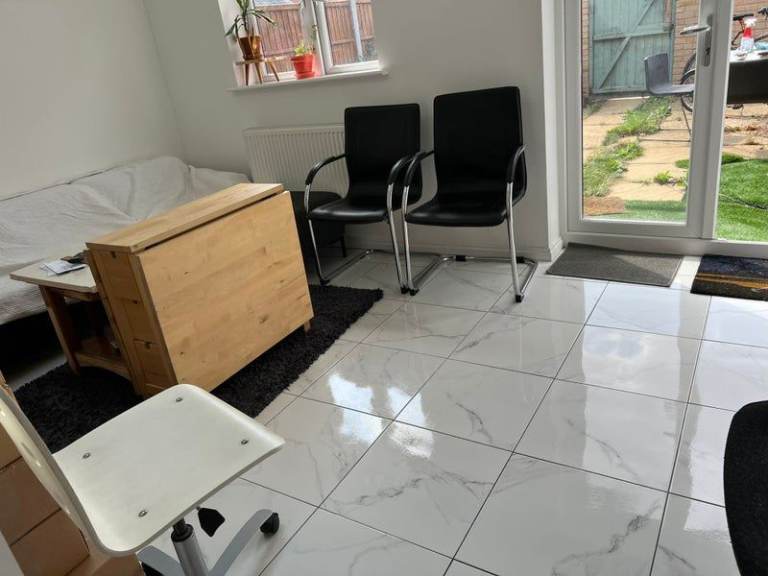 Superb En-suite double room at Orchard Park (CB4 2XR  area £750pcm